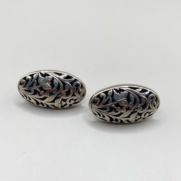 Vintage Floral Filigree Oval Post Earrings - Picture 4 of 7